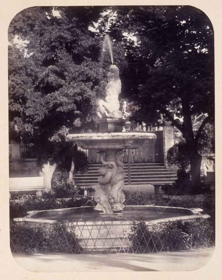 Fuente de mrmol en el jardn del Prncipe Alfonso