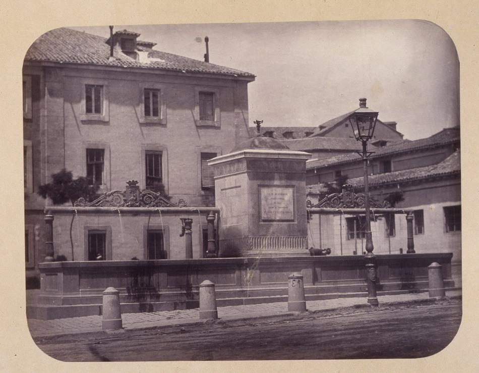 Fuente vecinal en la Plaza de San Marcial