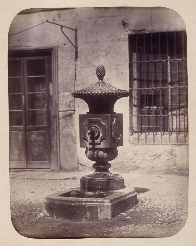Fuente vecinal en la Travesa de la Cruz Verde