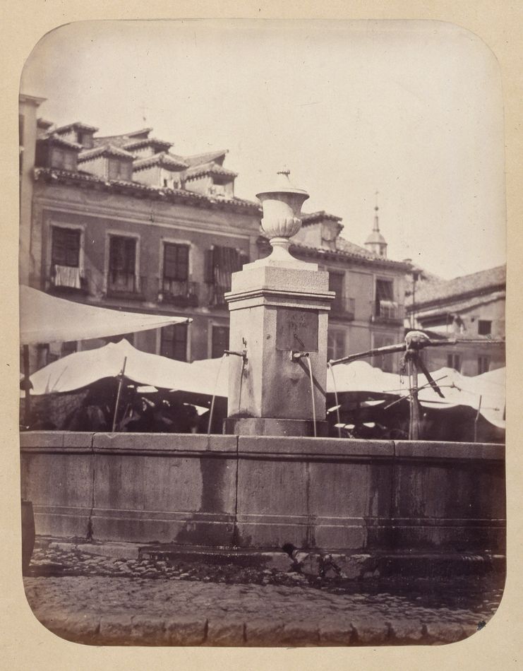 Fuente vecinal en la Plaza de la Cebada