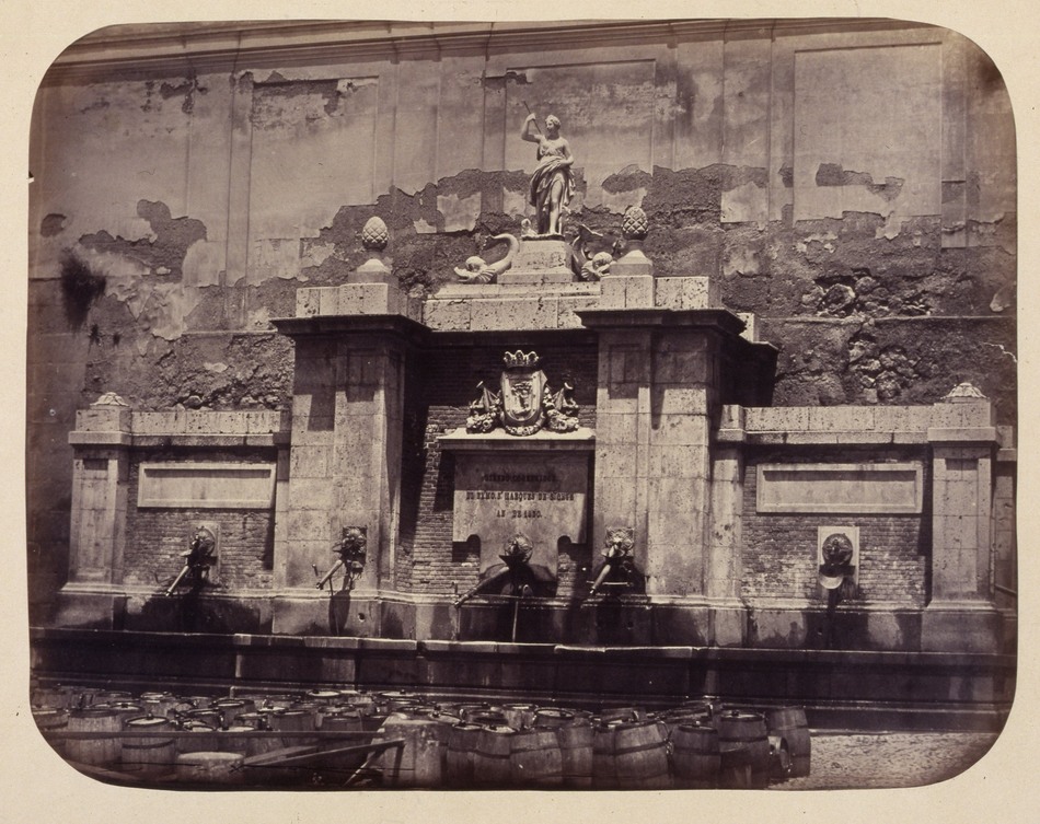 Fuente vecinal en la Plazuela de la Cruz Verde