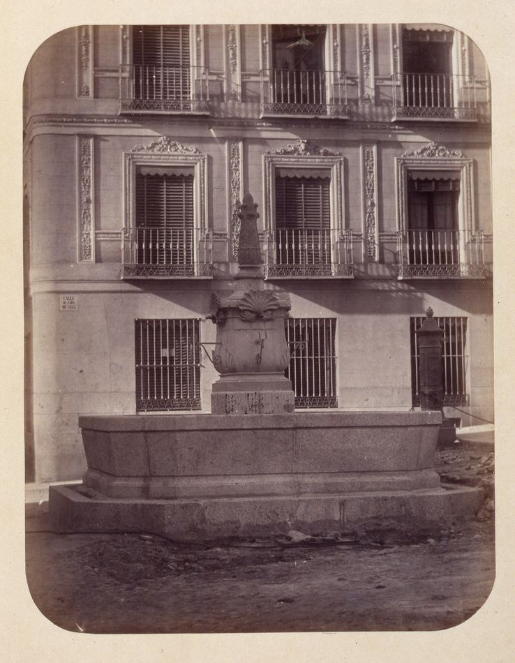 Fuente vecinal en la Plaza de Jess