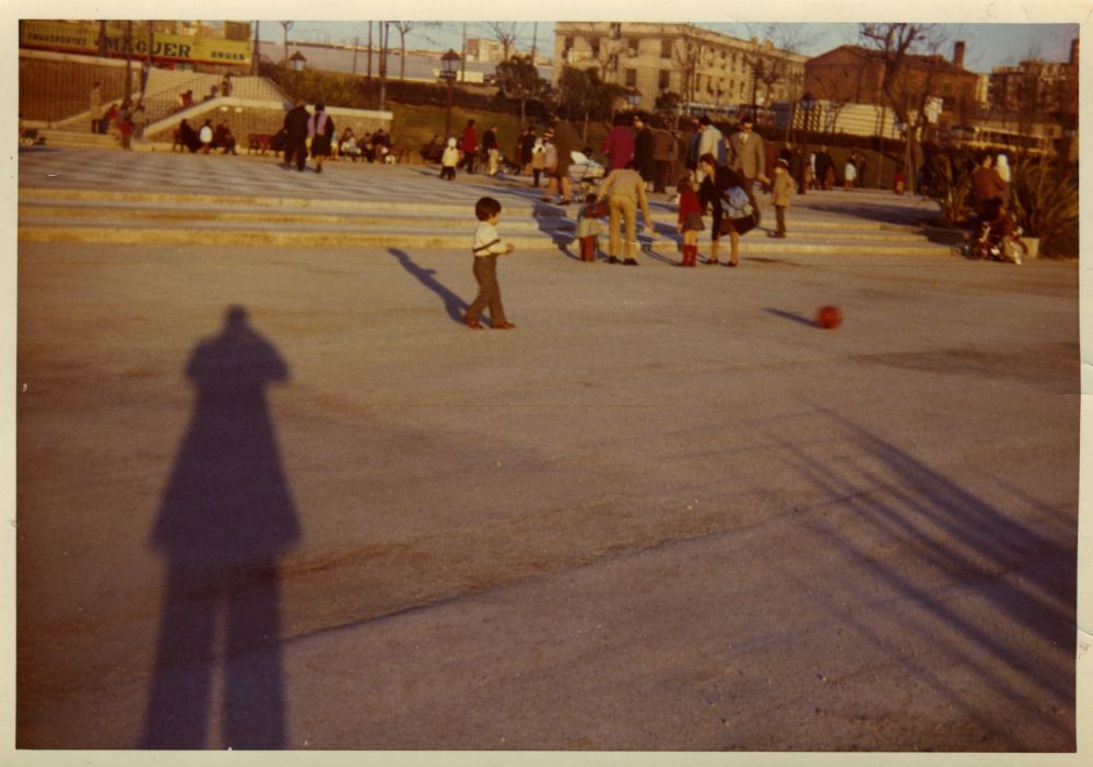 Jugando a la pelota en el Parque de la Arganzuela