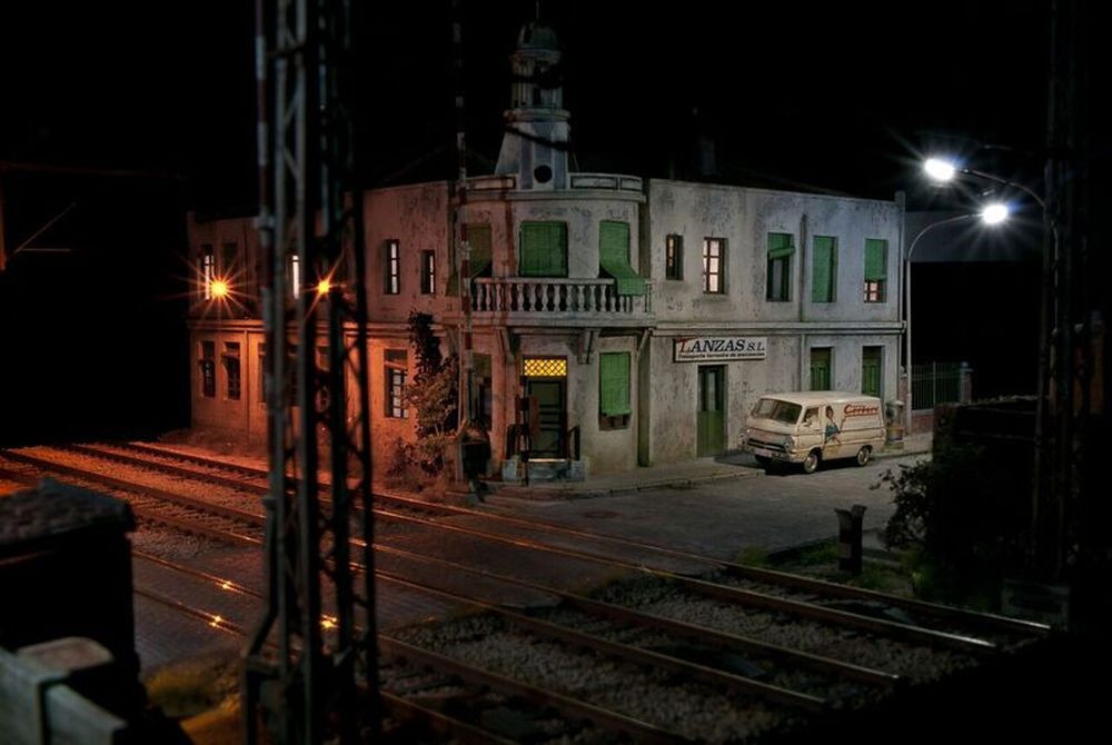 Diorama del paso a nivel de la Estacin de las Peuelas