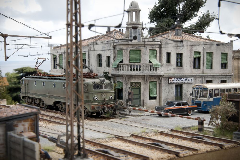 Diorama del paso a nivel de la Estacin de las Peuelas
