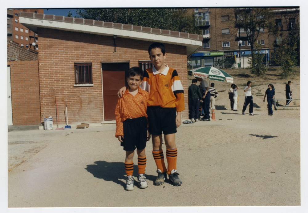 Raúl y Víctor Marín después de un partido de fútbol