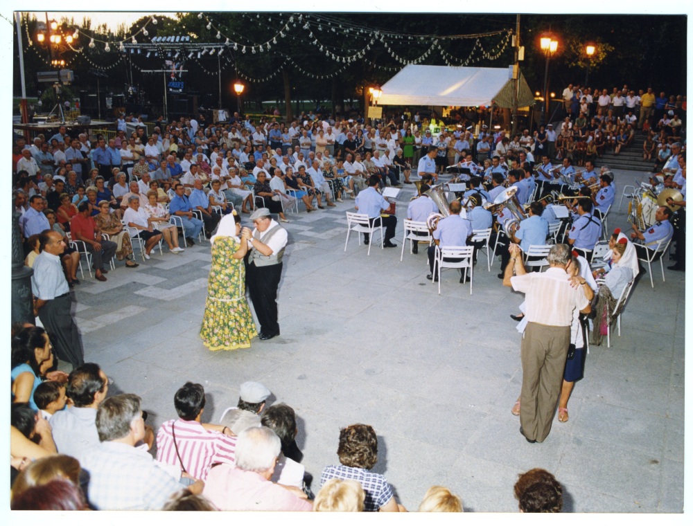 Bailando el chotis en el parque de la Arganzuela