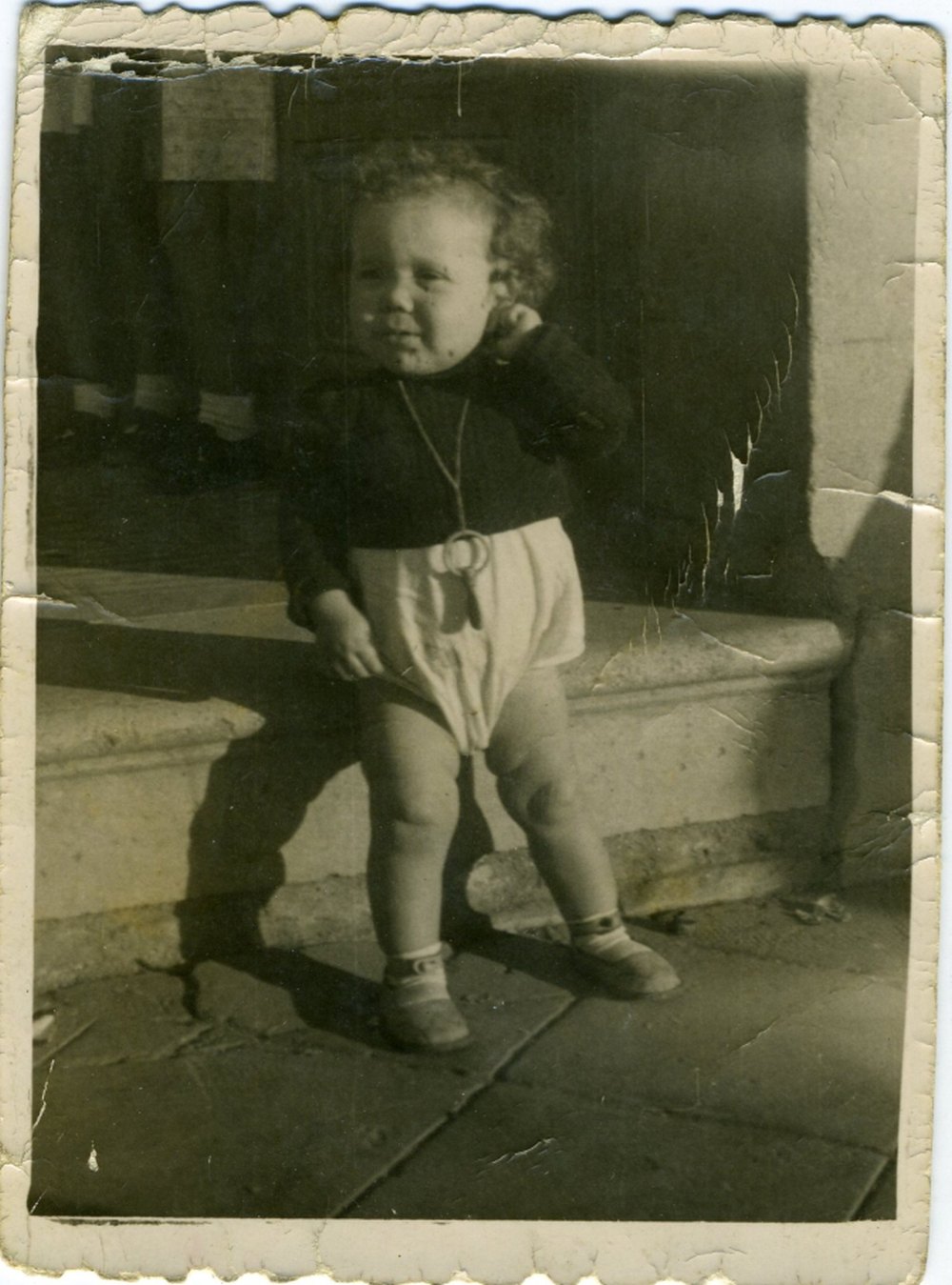 Alberto Herreros junto a su casa de la calle Jaime el Conquistador
