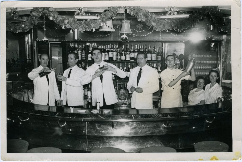 Celebrando las Navidades en el bar americano del edificio Capitol