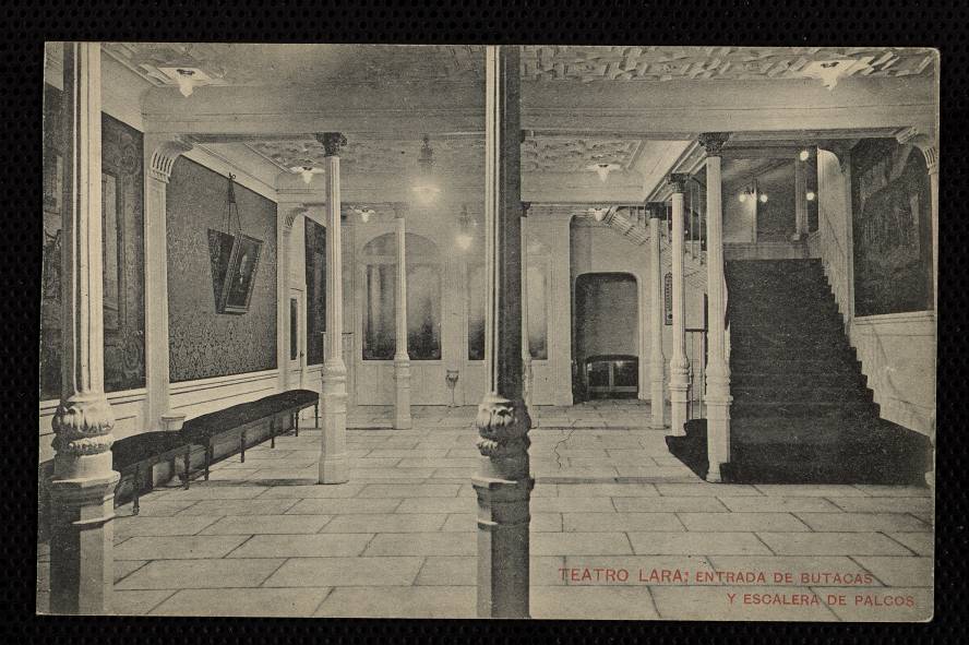 Teatro Lara. Entrada de butacas y escalera de palcos