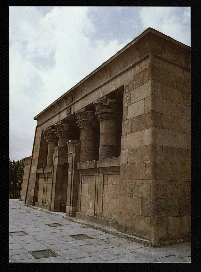 Fachada principal del Templo de Debod