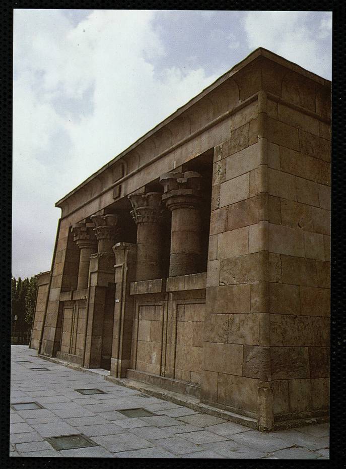 Fachada principal del Templo de Debod