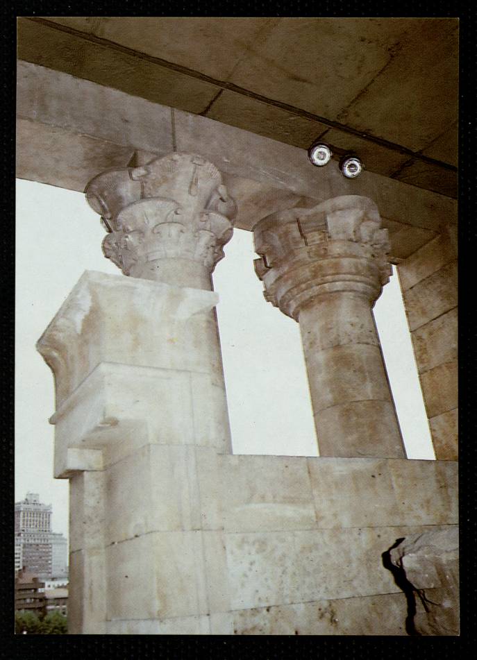 Interior de la fachada principal del Templo de Debod