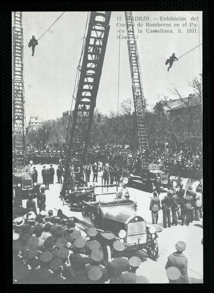 Exhibicin del Cuerpo de Bomberos en el paseo de la Castellana hacia 1931, de Corral