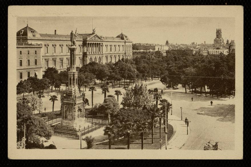 Plaza de Coln y Biblioteca Nacional