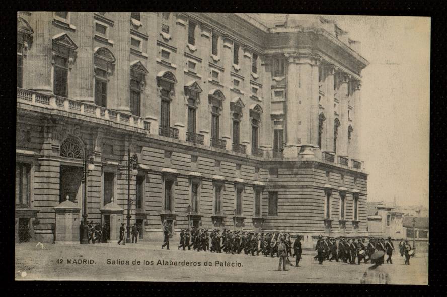 Salida de los Alabarderos de Palacio