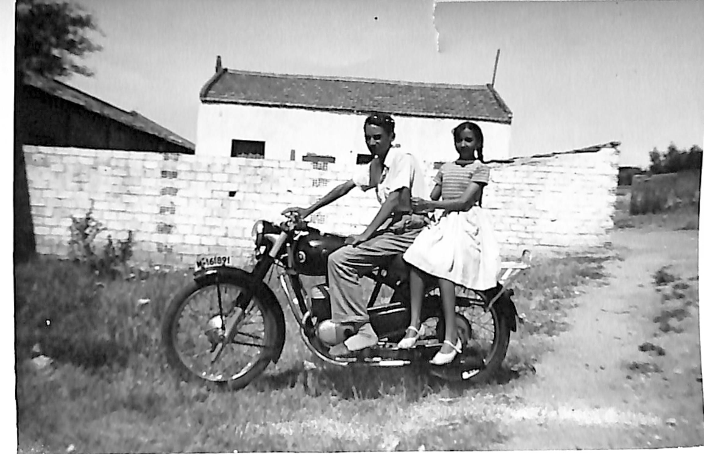 Posando sobre una moto