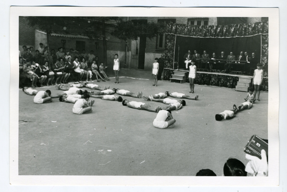 Exhibicin de gimnasia en el Colegio San Eugenio y San Isidro