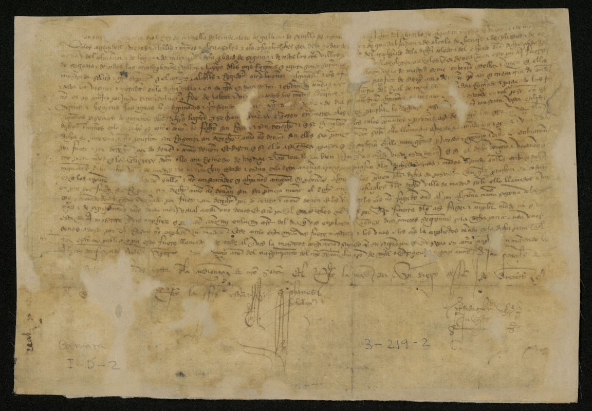 Provisin de la Chancillera de Enrique III ordenando a los justicias de Toledo, Guadalajara, Alcal de Henares, Illescas, Covea, Colmenar Viejo, Lozoya, Manzanares, Segovia y todos los de los obispados de Toledo y Segovia no consientan que los vecinos de Madrid vean perturbados sus derechos a pastos, lea, carbn y rozas en el Real de Manzanares