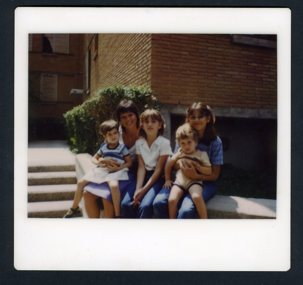 La familia Ramos Claudio y su vecina