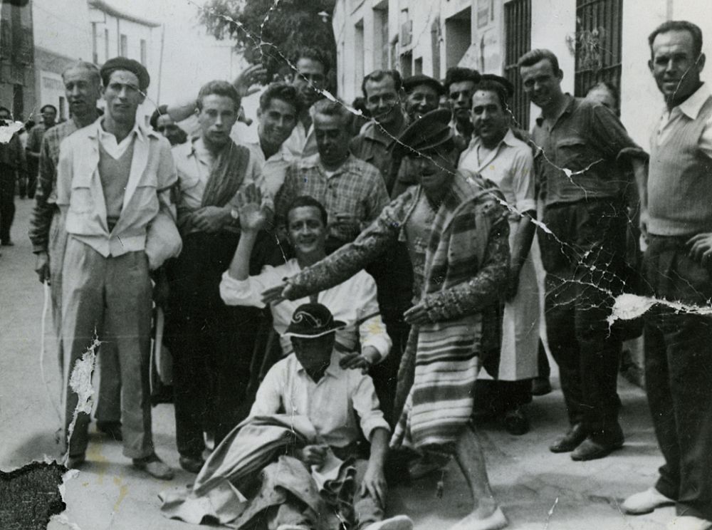 El abuelo de Luis con sus amigos