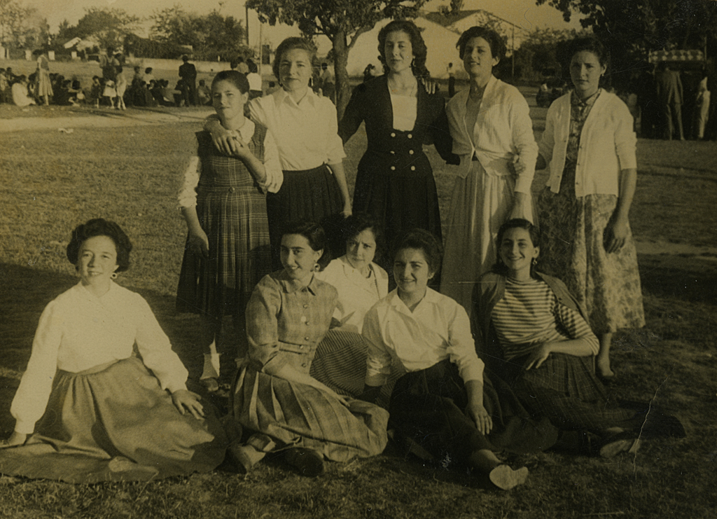 Mara y sus amigas en la pradera de la Ermita