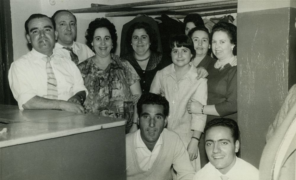 Familia en el bar La Terraza