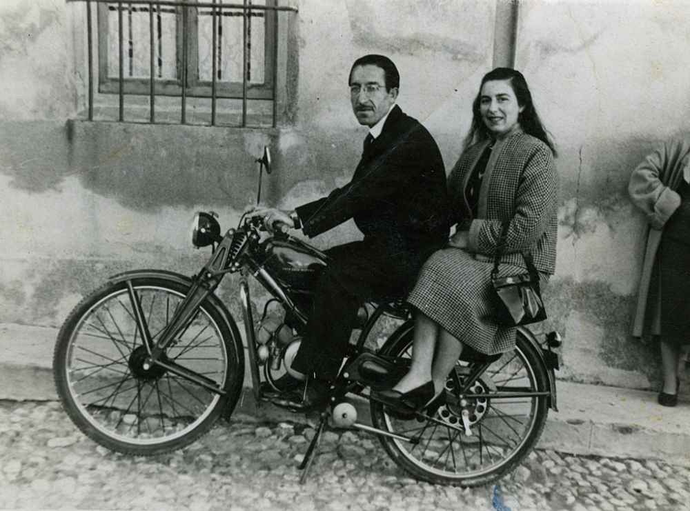 Carmelo y Felisa en la moto