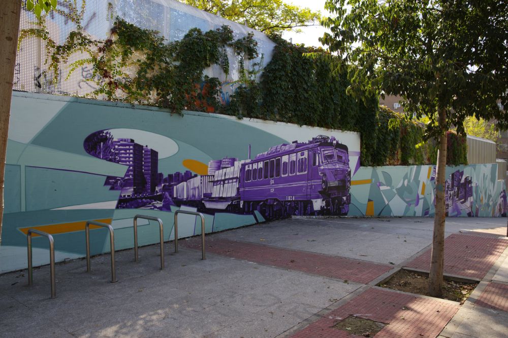 Mural del Centro Deportivo Peuelas. Detalle de locomotora