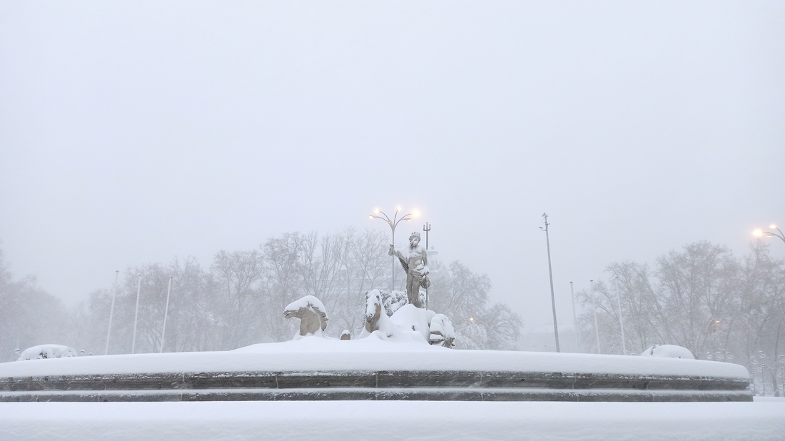 Neptuno surgiendo del hielo