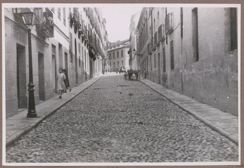 Calle de Bernardo Lpez adoquinada