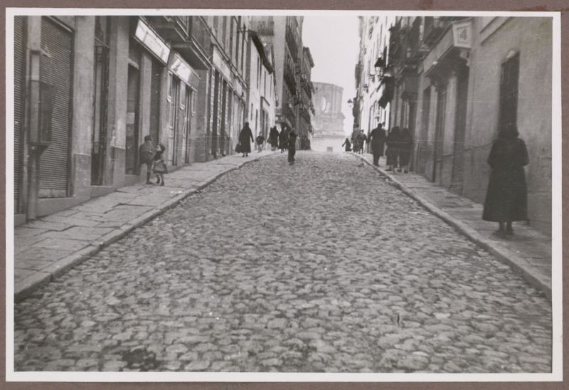 Calle del Sombrerete con adoquines