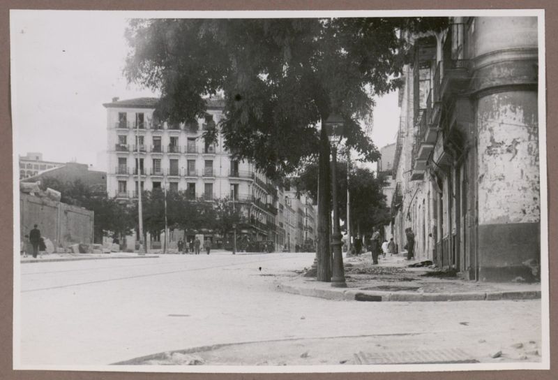 Calle de Ferraz asfaltada