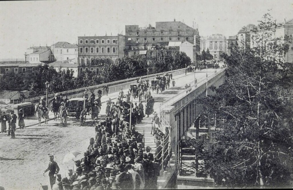 Miniatura de Viaducto sobre la calle de Segovia