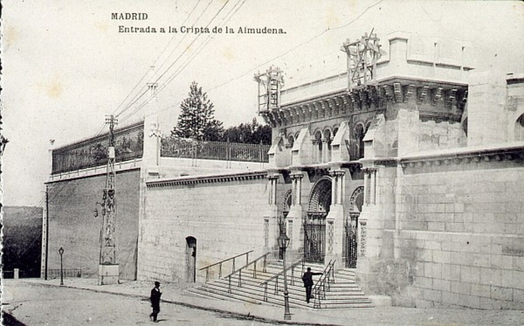 Miniatura de Entrada a la cripta de la Almudena