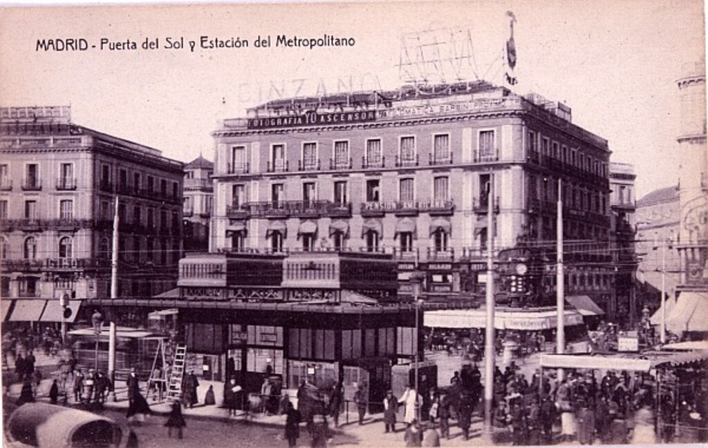 Miniatura de Puerta del Sol y estación del Metropolitano
