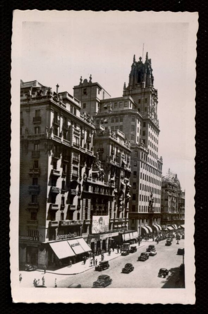 Miniatura de Avenida de José Antonio, la Telefónica y teatro Fontalba