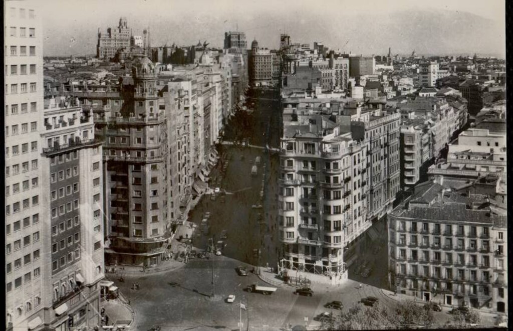 Miniatura de Vista parcial de la Gran Vía