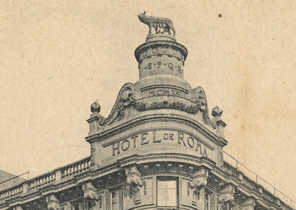 Miniatura de La loba capitolina del hotel Roma en la Gran Vía