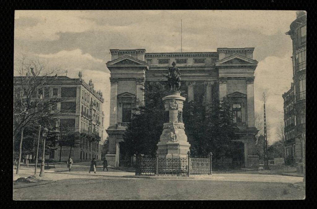 Miniatura de Estatua de María Cristina y Museo de Reproducciones