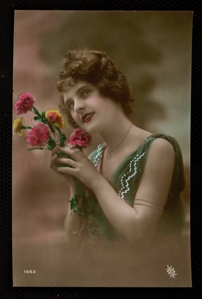 Miniatura de Busto de mujer con claveles