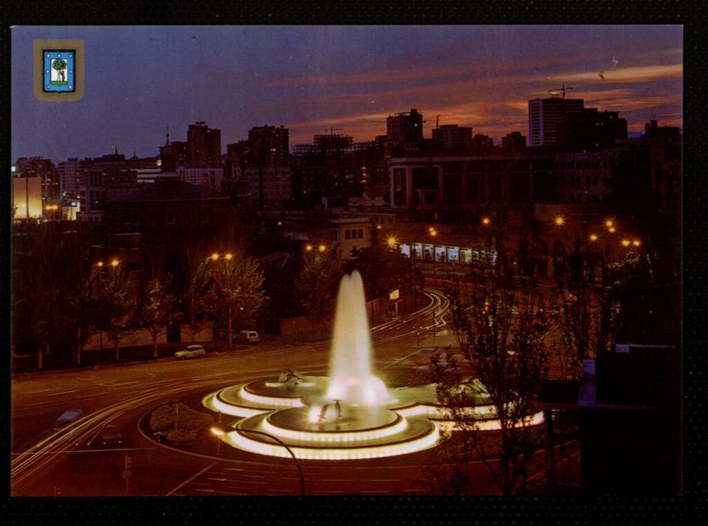Miniatura de Plaza de la república Argentina. Fuente de los delfines