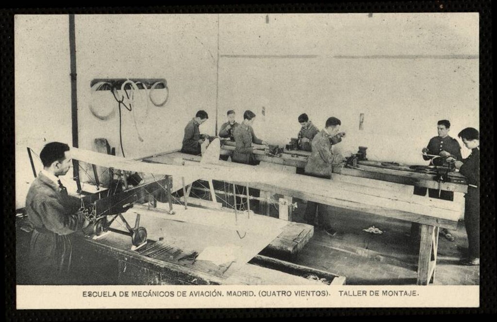 Miniatura de Escuela de mecánicos de aviación. Madrid (Cuatro Vientos) Taller de montaje