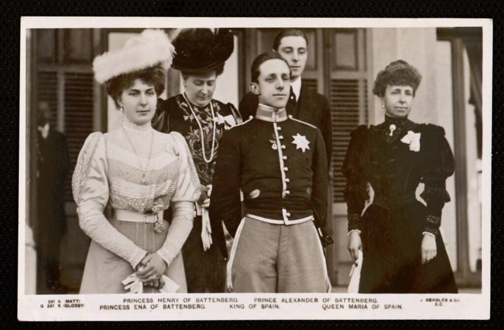 Miniatura de Alfonso XIII, reina madre y familia Battenberg