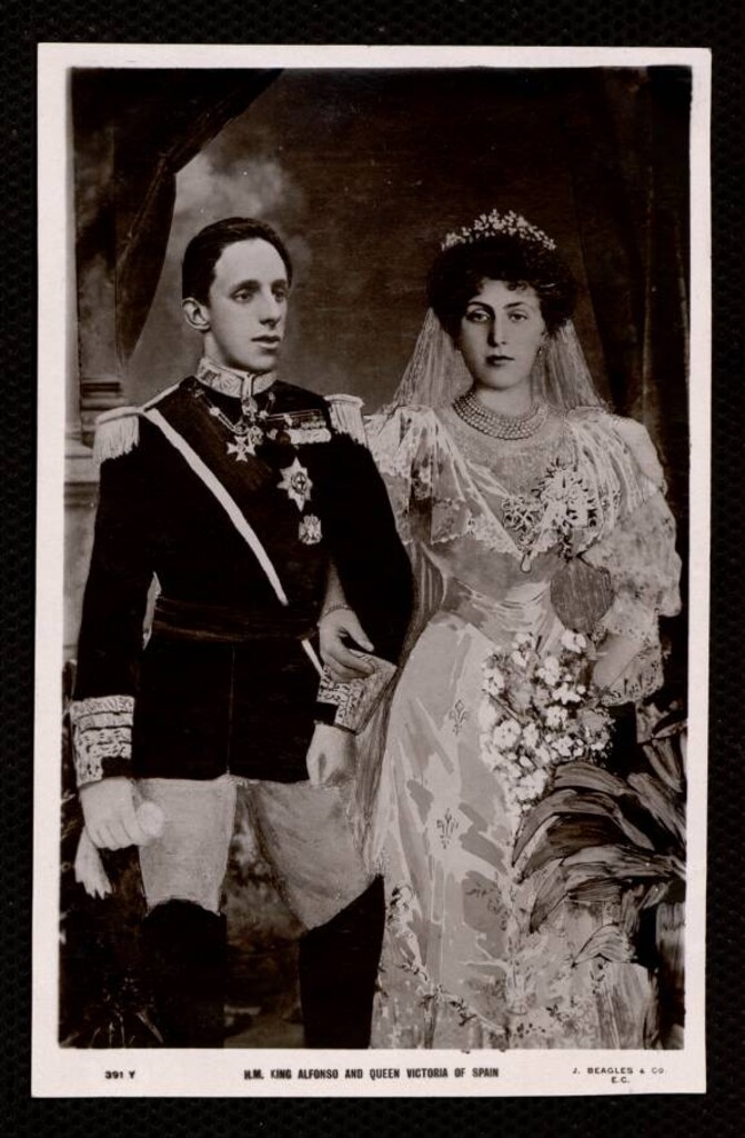 Miniatura de H. M. King Alfonso and Queen of Spain