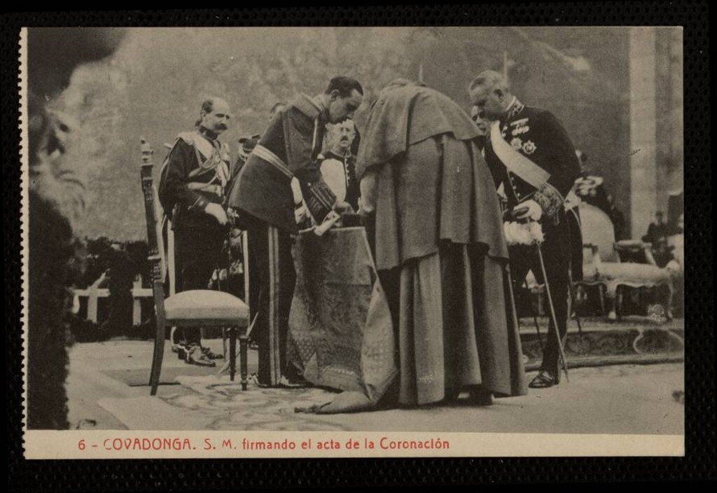 Miniatura de S. M. firmando el Acta de la Coronación, en Covadonga