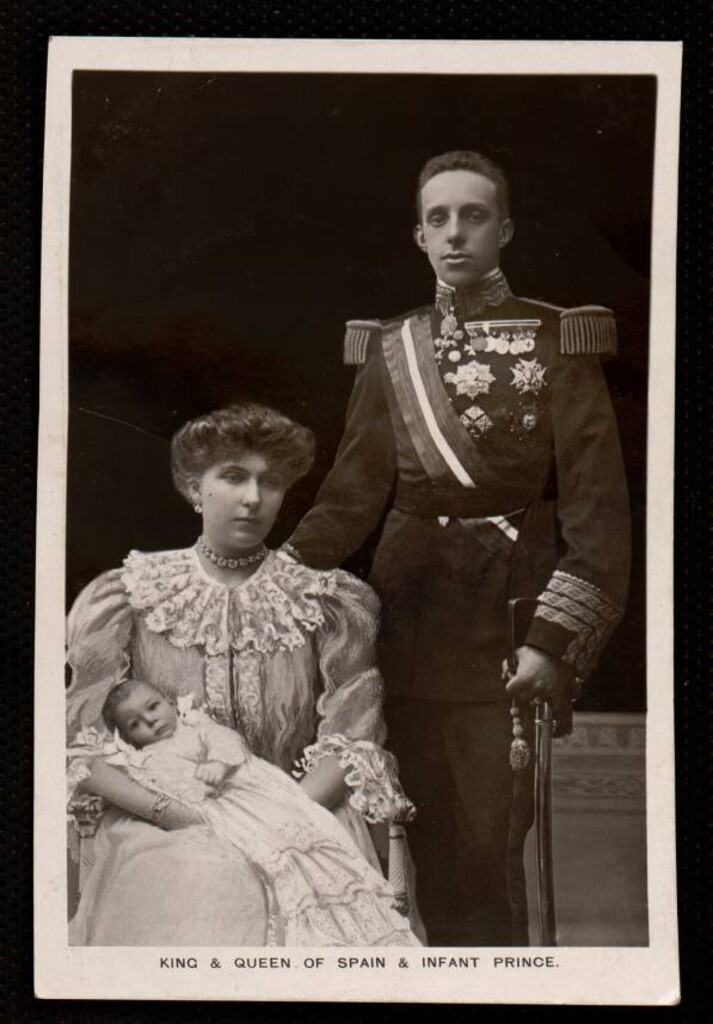 Miniatura de King & Queen of Spain & Infant Prince