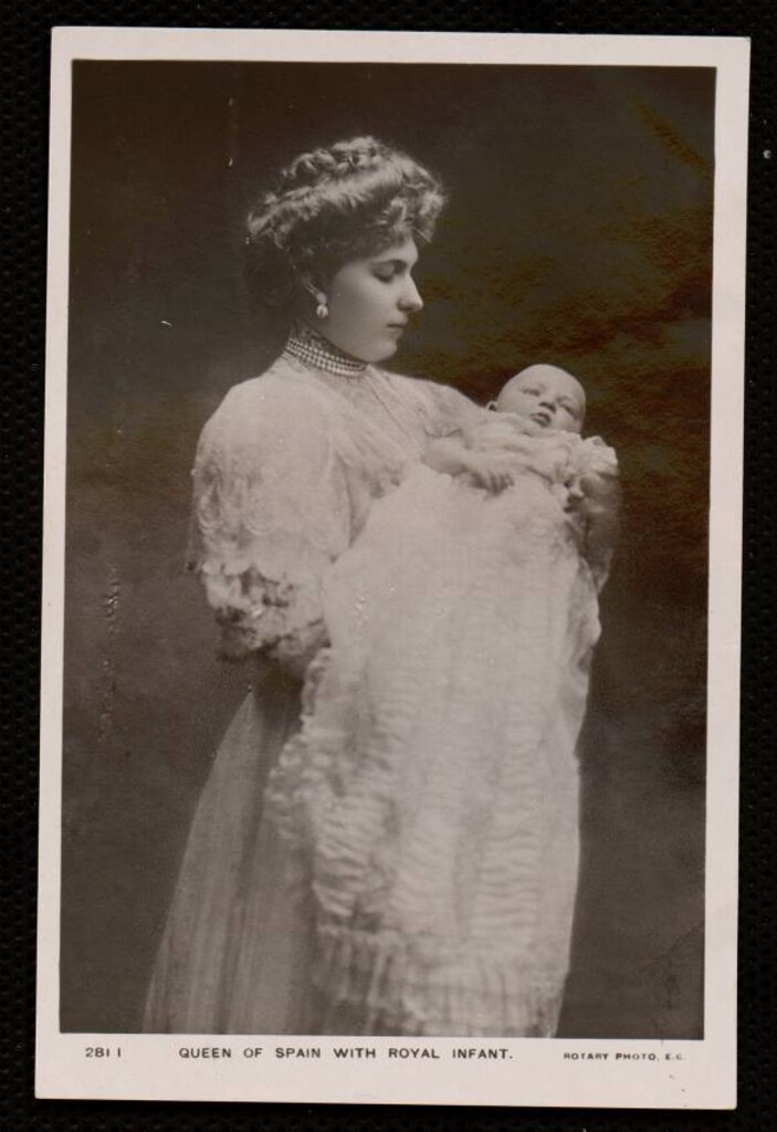 Miniatura de Queen of Spain with Royal Infant