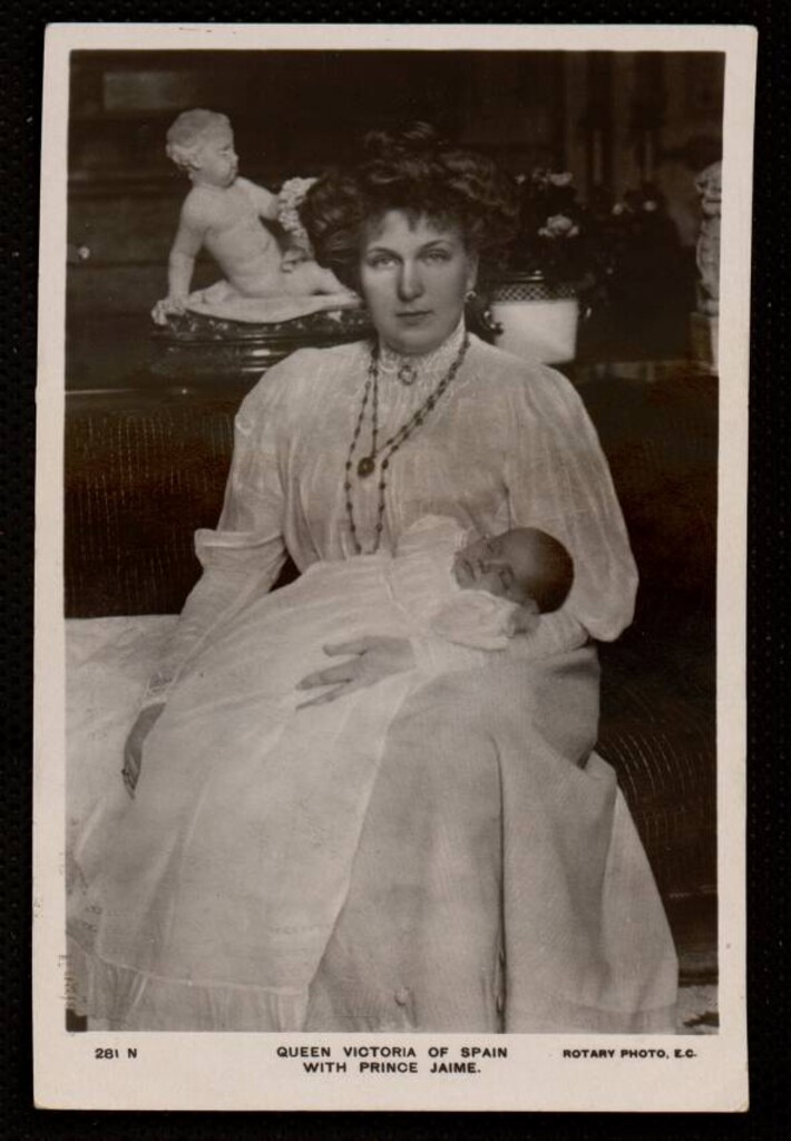 Miniatura de Queen Victoria of Spain with the Prince Jaime
