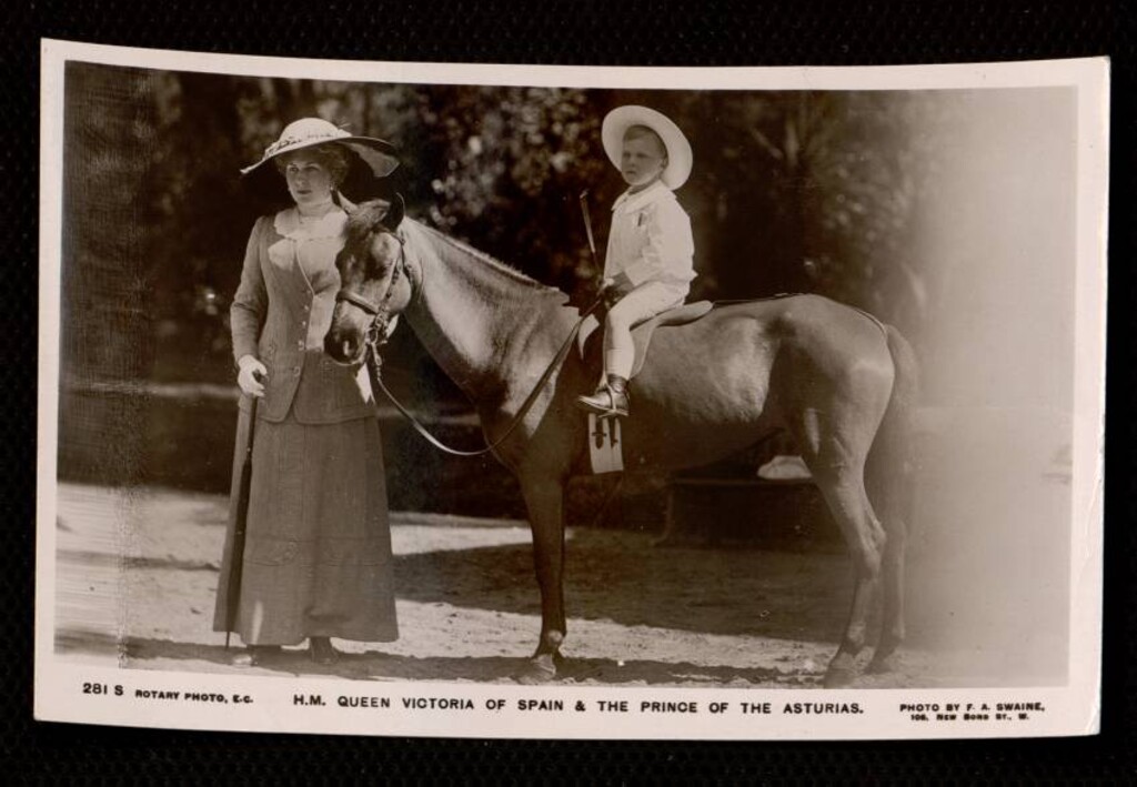 Miniatura de H. M. Queen Victoria of Spain and the Prince of the Asturias